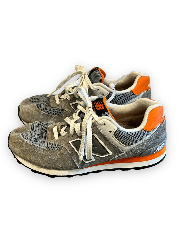 Size 2.5 boys New Balance gray and orange Default Title / 5-Feb / Boy