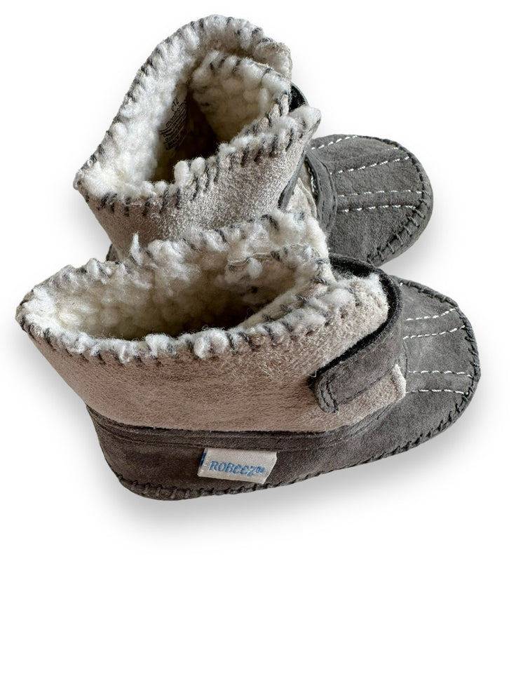Size 6-12 month Robeez light gray and dark gray sherpa lined velcro booties Default Title / 6-12 month / -