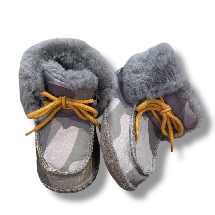 Size 4-5 Infant UGG camo booties, grey faux fur lining Default Title / 5-Apr / -