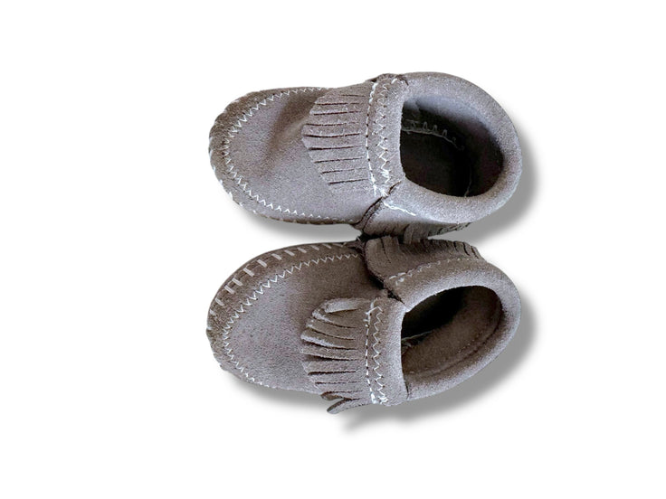 Size 2 Minnetonka gray fringe moccasins Default Title / 2 / -